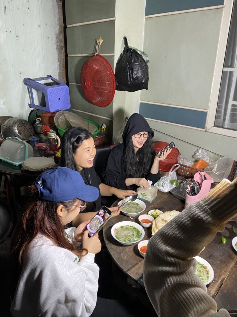 gia đình ăn don